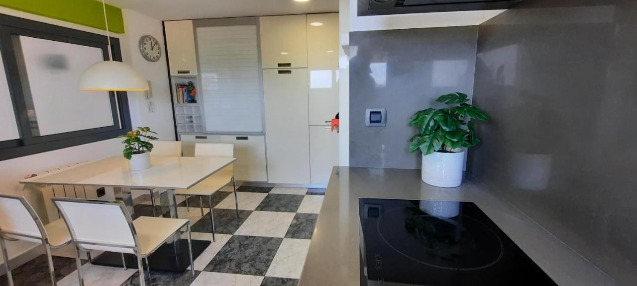 Bright Apartment Near The Beach And Barcelona By Train Masnou Exterior foto