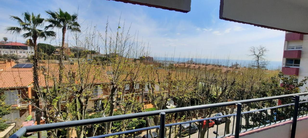 Bright Apartment Near The Beach And Barcelona By Train Masnou Exterior foto