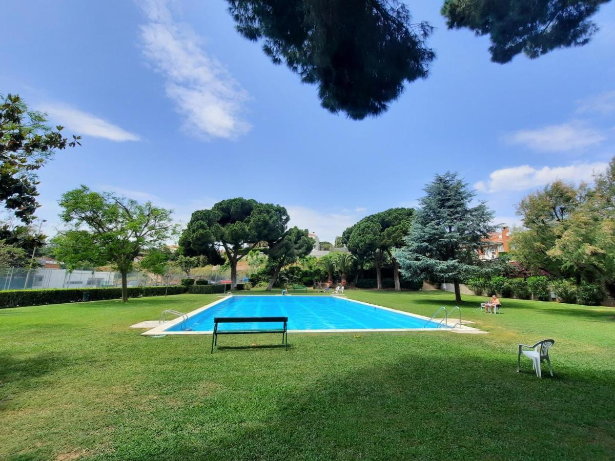 Bright Apartment Near The Beach And Barcelona By Train Masnou Exterior foto